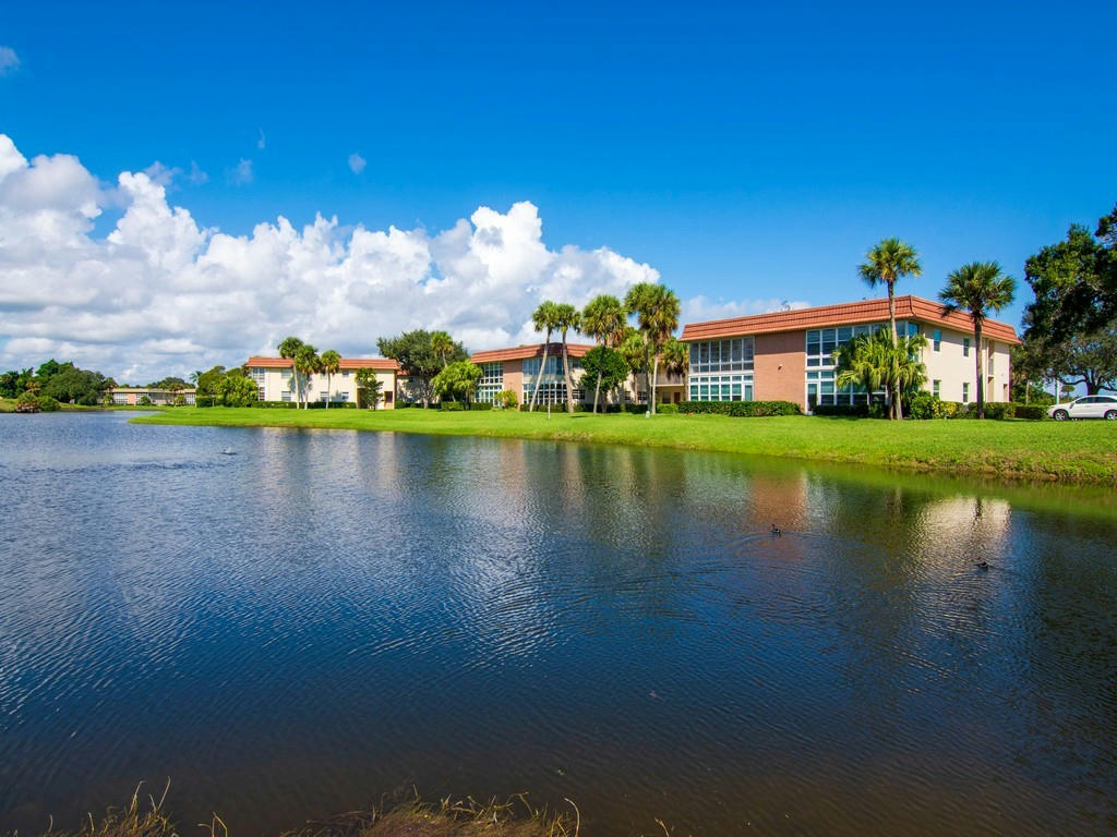 31 VISTA GARDENS TRL APT 206, VERO BEACH, FL 32962, photo 1 of 32