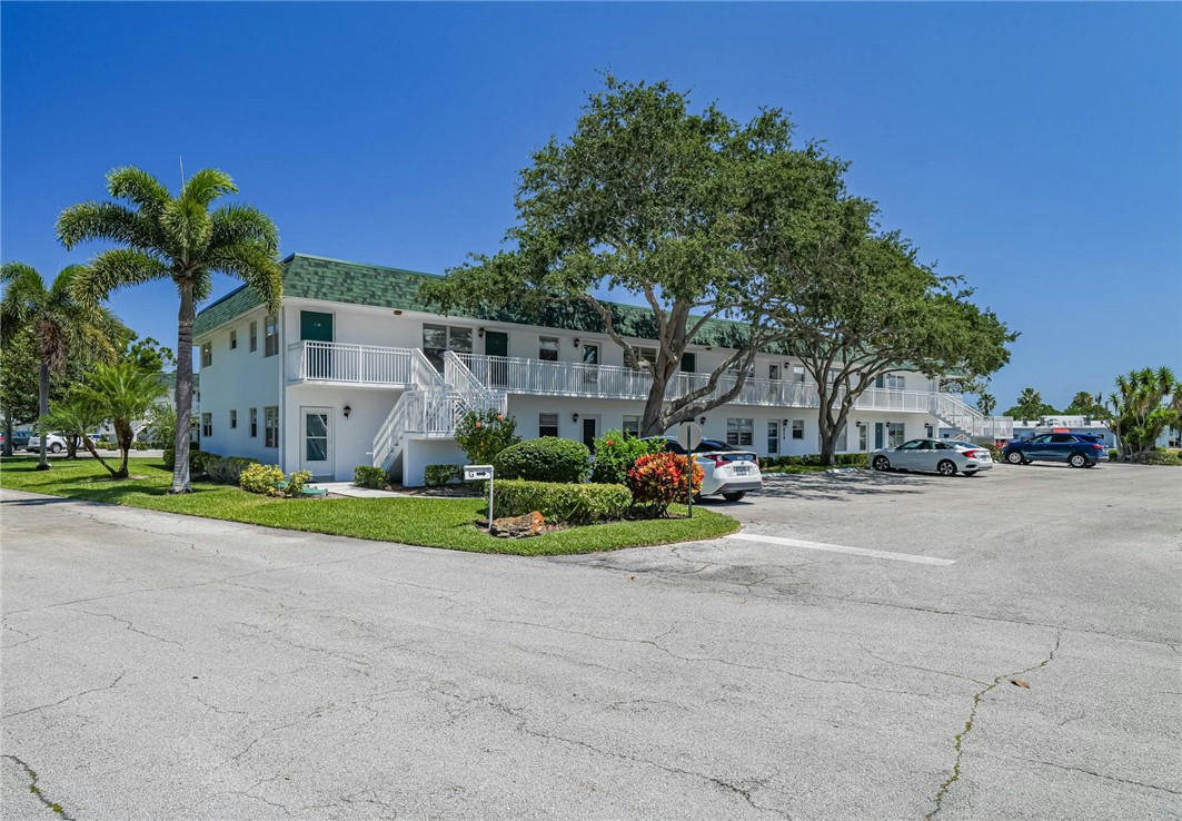 2800 INDIAN RIVER BLVD APT G10, VERO BEACH, FL 32960, photo 1 of 31