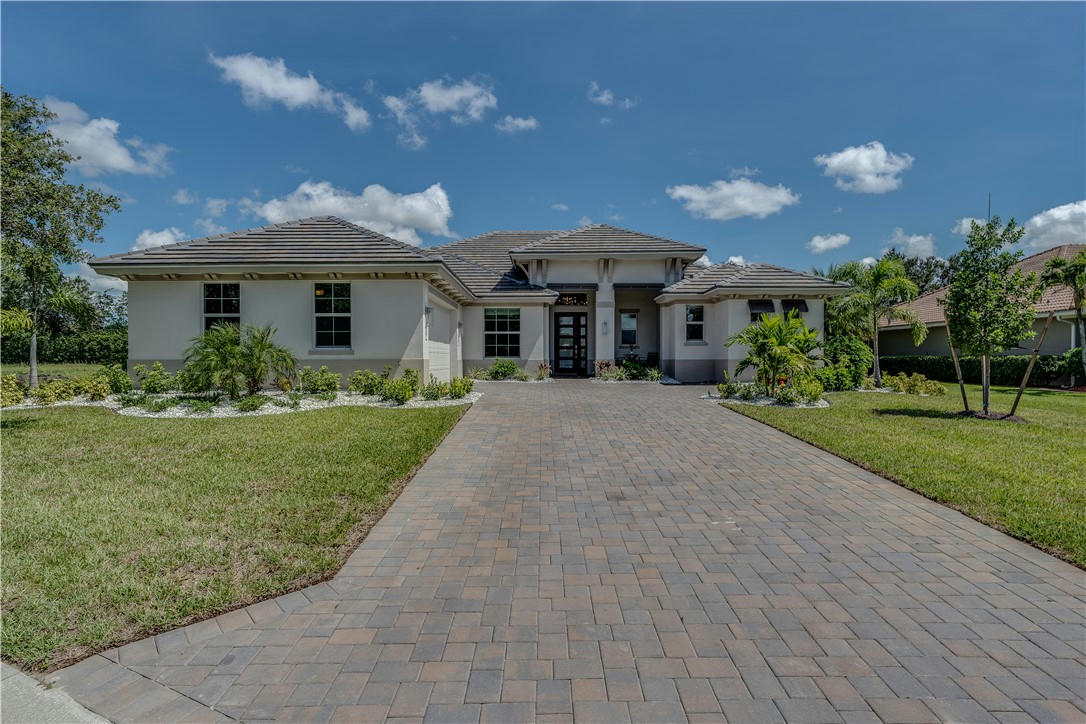 5746 BENT PINE SQ, VERO BEACH, FL 32967, photo 1 of 34