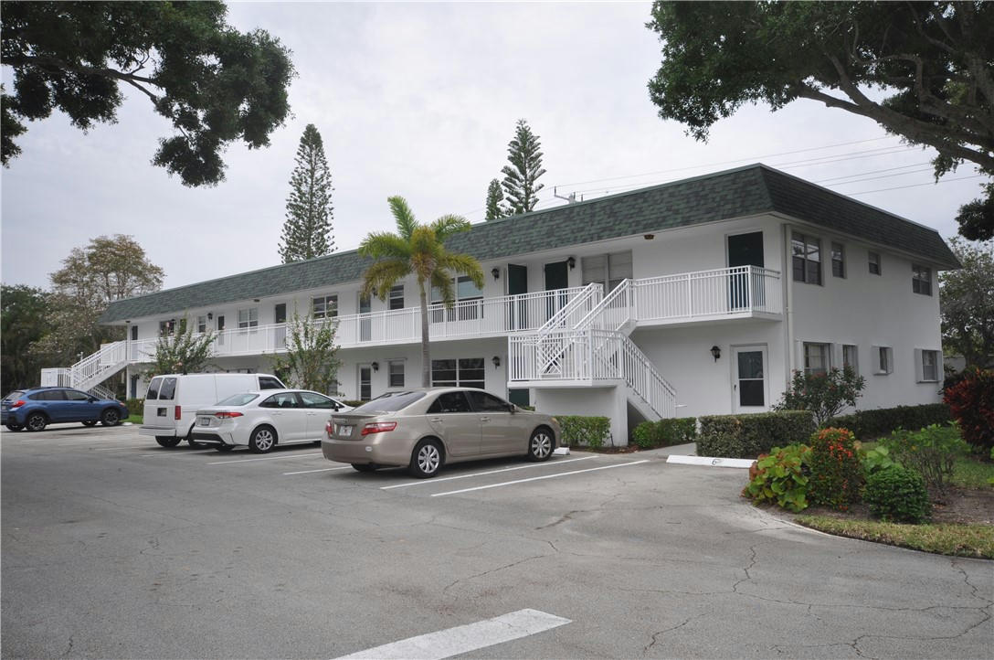 2800 INDIAN RIVER BLVD APT R7, VERO BEACH, FL 32960, photo 1 of 21